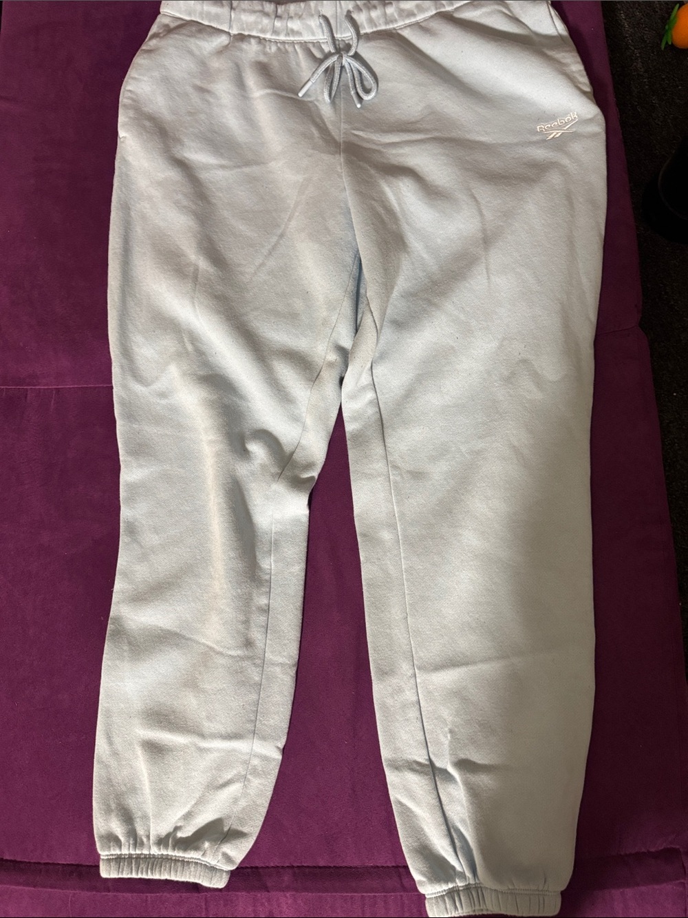 Reebok Pale Blue Crewneck Sweatshirt and Jogger Set - Picture 4 of 4